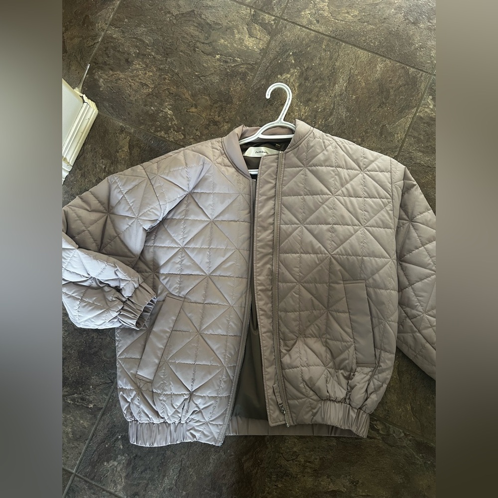 In wear Quilted women’s Jacket in Gray/tan